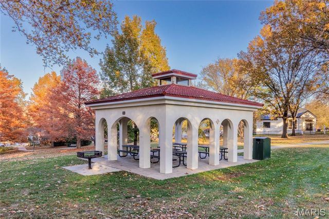 431 Landscape Court, Webster Groves, MO 63119