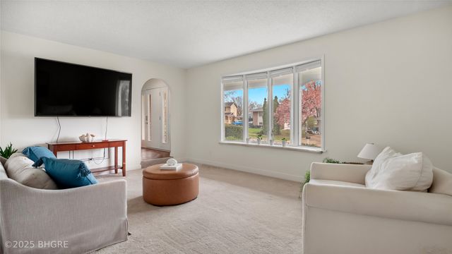 1302 E Detroit Avenue, Indianola, IA 50125