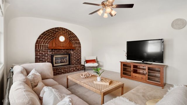 1302 E Detroit Avenue, Indianola, IA 50125