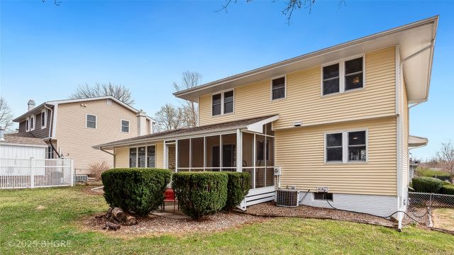 1302 E Detroit Avenue, Indianola, IA 50125