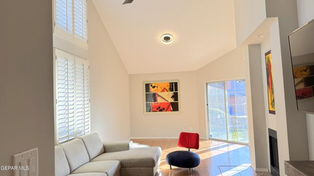 31 STRATFORD HALL Circle, El Paso, TX 79912