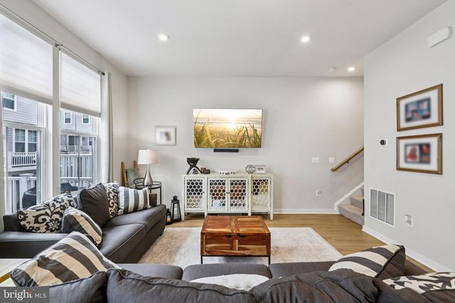 1687 ASPEN POPLAR RD, Dumfries, VA 22026