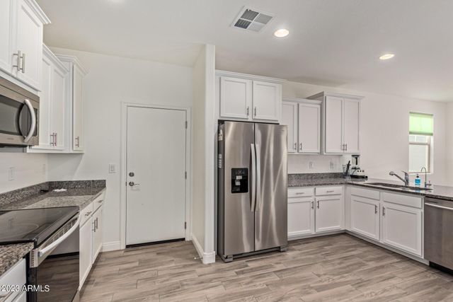 6915 E Boise Street, Mesa, AZ 85207