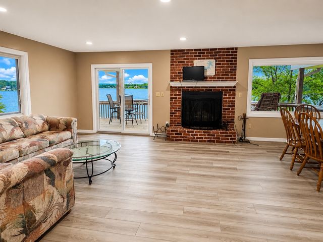 3198 Indian Point Drive, Ellston, IA 50074