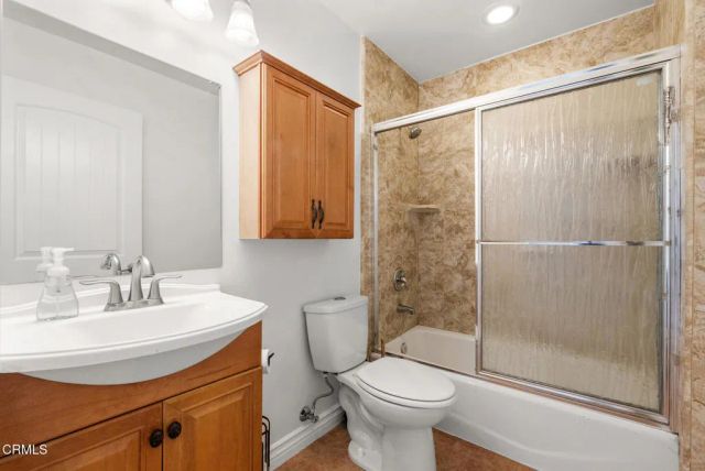 2546 Commerce Way, Commerce, CA 90040