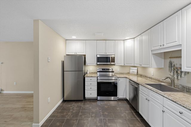 14 Northbrook Dr Unit 1404, Manchester, NH 03102