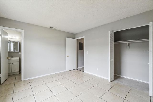 2 LAKE VILLA WAY, Kissimmee, FL 34743