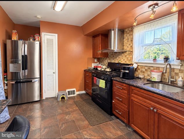 8597 BUSTLETON AVE, Philadelphia, PA 19152