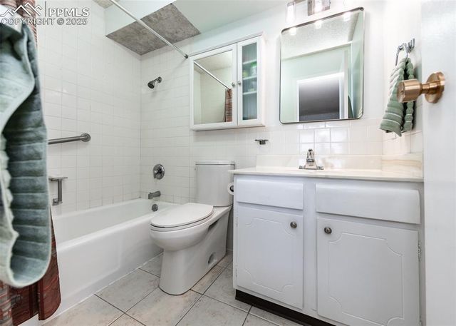 411 Lakewood Circle A802, Colorado Springs, CO 80910