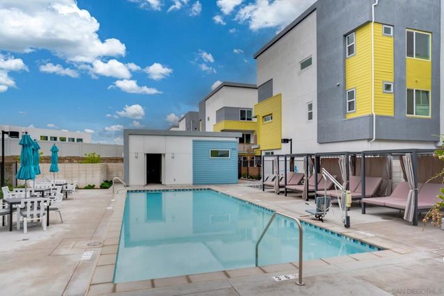 261 Gateway Ct, El Cajon, CA 92020