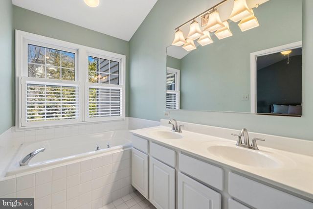 487 WINDING ROSE DR, Rockville, MD 20850