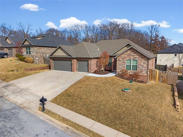 1206 Sycamore Street, Cave Springs, AR 72718