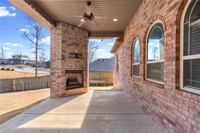 1206 Sycamore Street, Cave Springs, AR 72718