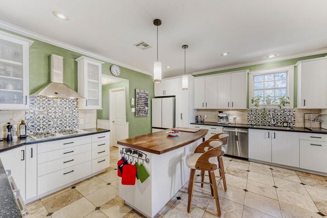 6925 Robert Dixon DR, Austin, TX 78749