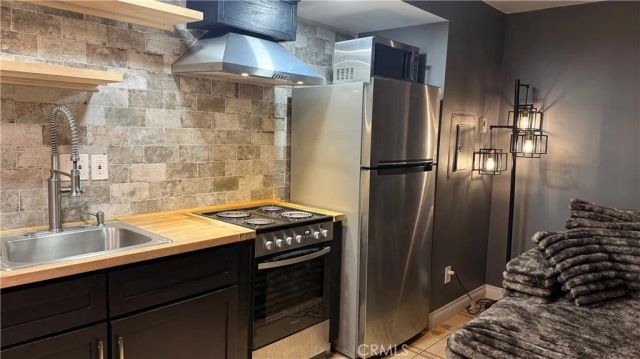 7904 Laurel Canyon 12, North Hollywood, CA 91605