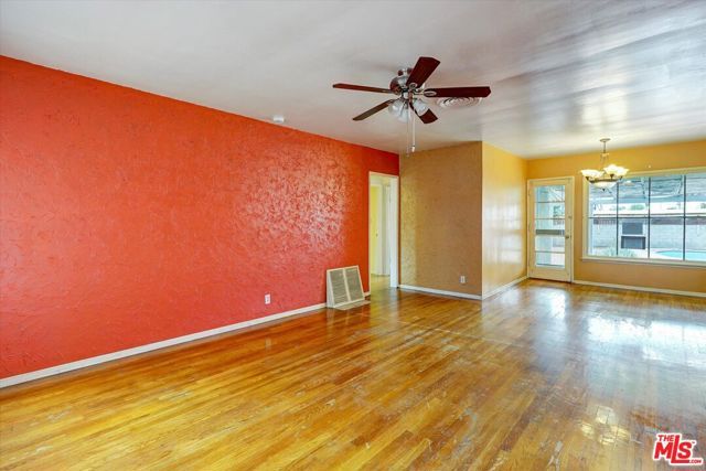 8759 Snowden Avenue, Arleta (los Angeles), CA 91331