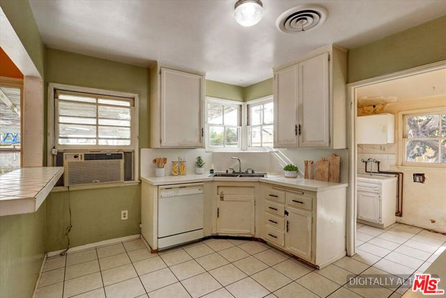 8759 Snowden Avenue, Arleta (los Angeles), CA 91331