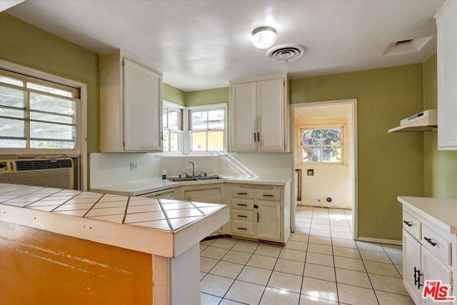 8759 Snowden Avenue, Arleta (los Angeles), CA 91331