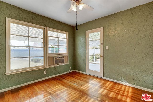 8759 Snowden Avenue, Arleta (los Angeles), CA 91331