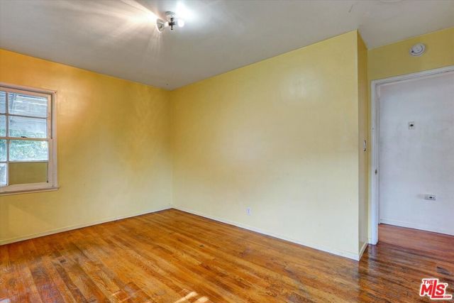 8759 Snowden Avenue, Arleta (los Angeles), CA 91331