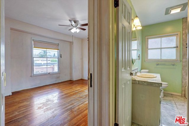 8759 Snowden Avenue, Arleta (los Angeles), CA 91331