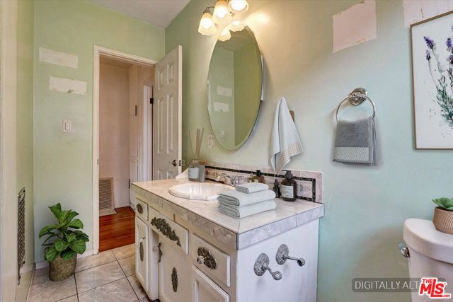 8759 Snowden Avenue, Arleta (los Angeles), CA 91331