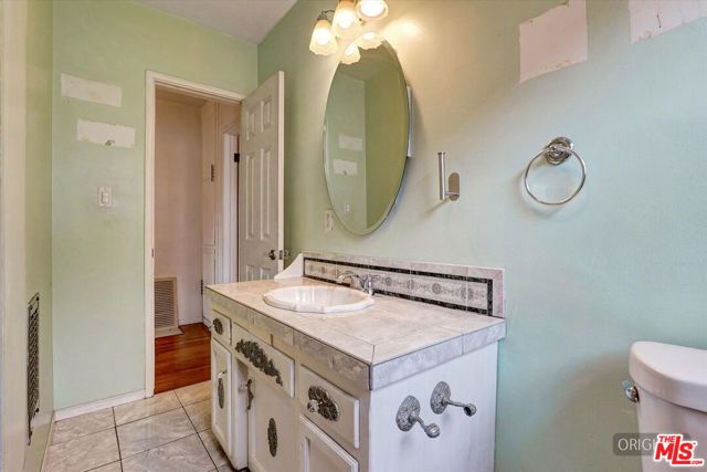 8759 Snowden Avenue, Arleta (los Angeles), CA 91331