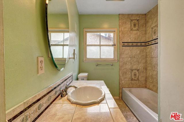 8759 Snowden Avenue, Arleta (los Angeles), CA 91331