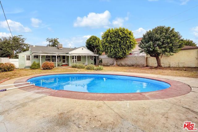 8759 Snowden Avenue, Arleta (los Angeles), CA 91331