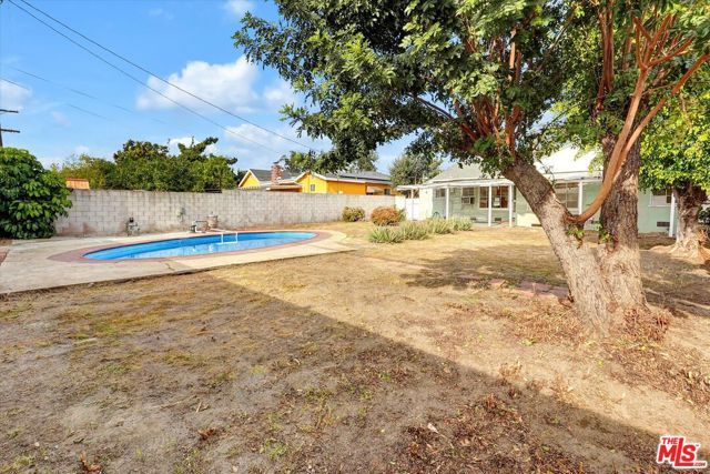 8759 Snowden Avenue, Arleta (los Angeles), CA 91331