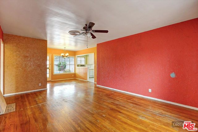 8759 Snowden Avenue, Arleta (los Angeles), CA 91331