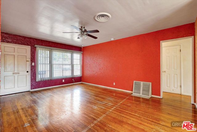 8759 Snowden Avenue, Arleta (los Angeles), CA 91331