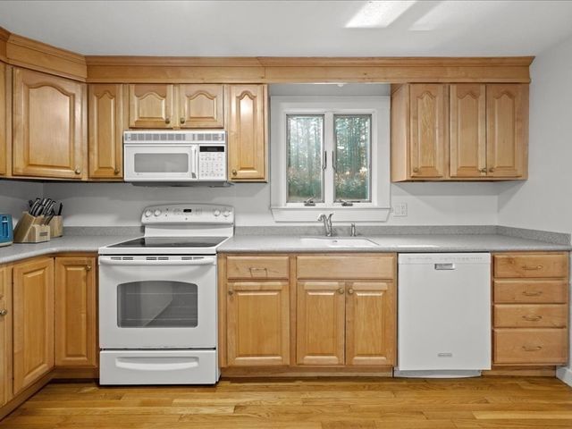 15 Lady Slipper Ln, Duxbury, MA 02332