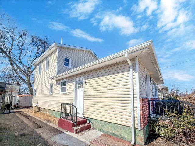 37 Lancaster Place, Hempstead, NY 11550