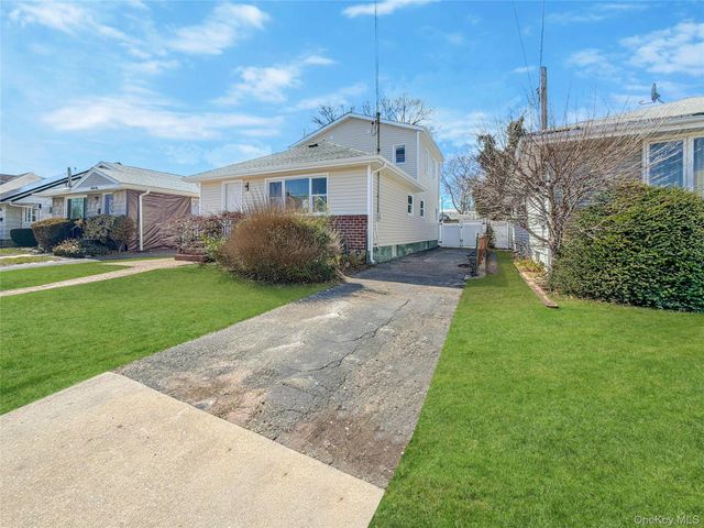 37 Lancaster Place, Hempstead, NY 11550