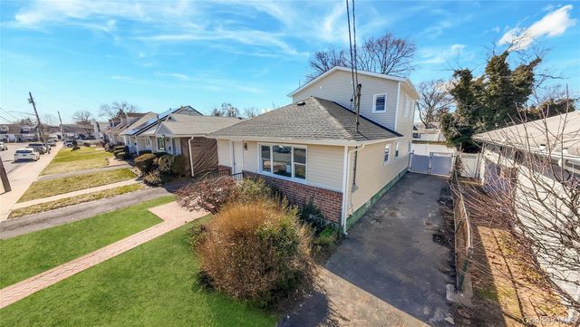 37 Lancaster Place, Hempstead, NY 11550