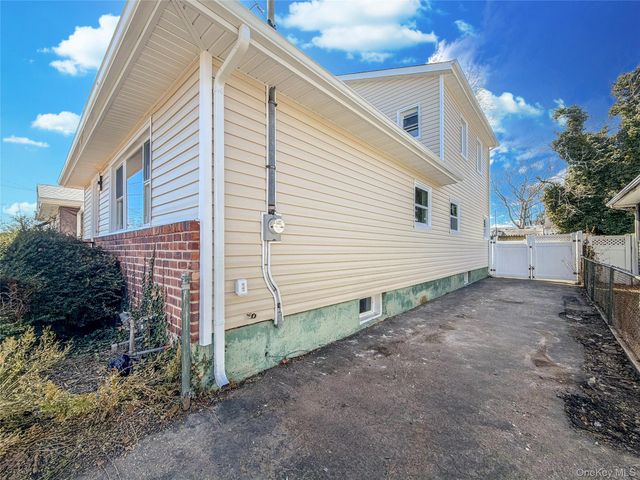 37 Lancaster Place, Hempstead, NY 11550