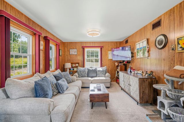 484 State Route 52, Walden, NY 12586