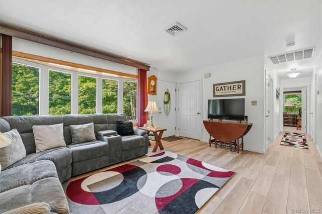 484 State Route 52, Walden, NY 12586