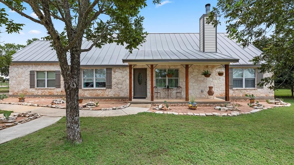 1200 Fulcher ST, Blanco, TX 78606