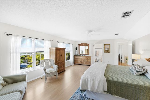 212 85TH ST, Holmes Beach, FL 34217