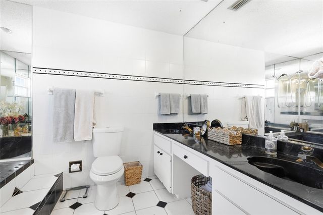 212 85TH ST, Holmes Beach, FL 34217