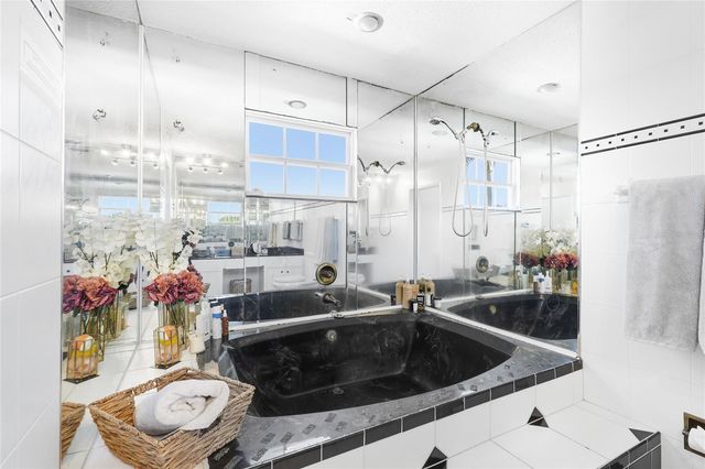 212 85TH ST, Holmes Beach, FL 34217