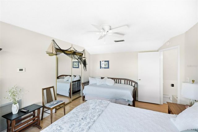 212 85TH ST, Holmes Beach, FL 34217