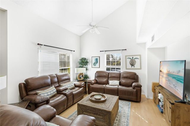 212 85TH ST, Holmes Beach, FL 34217