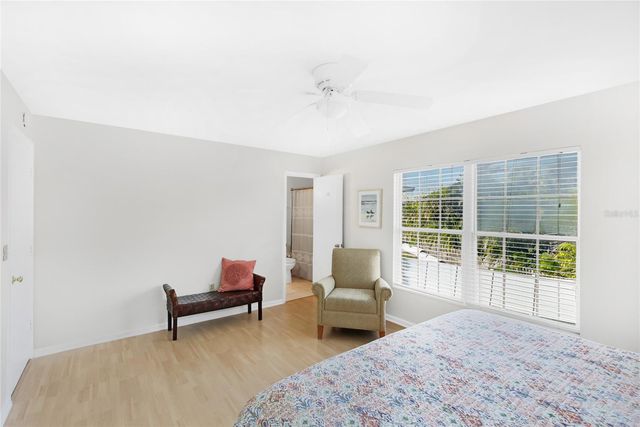 212 85TH ST, Holmes Beach, FL 34217