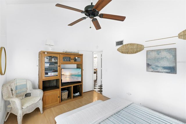 212 85TH ST, Holmes Beach, FL 34217