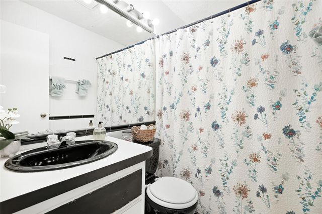 212 85TH ST, Holmes Beach, FL 34217