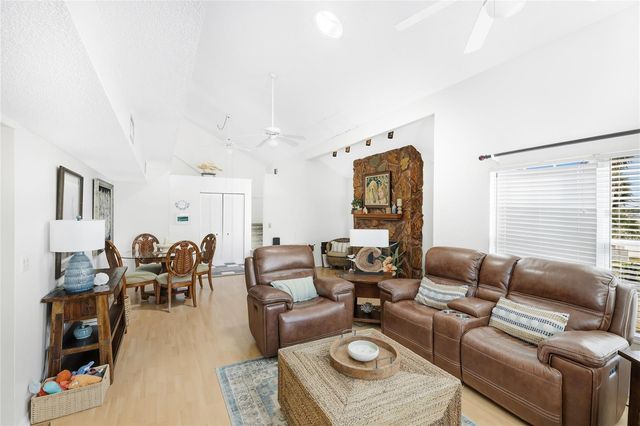 212 85TH ST, Holmes Beach, FL 34217