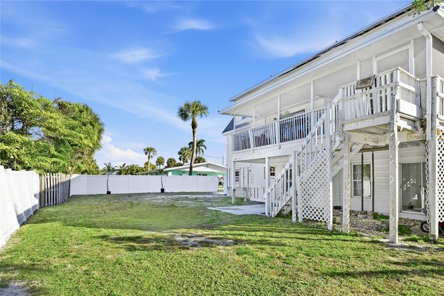 212 85TH ST, Holmes Beach, FL 34217